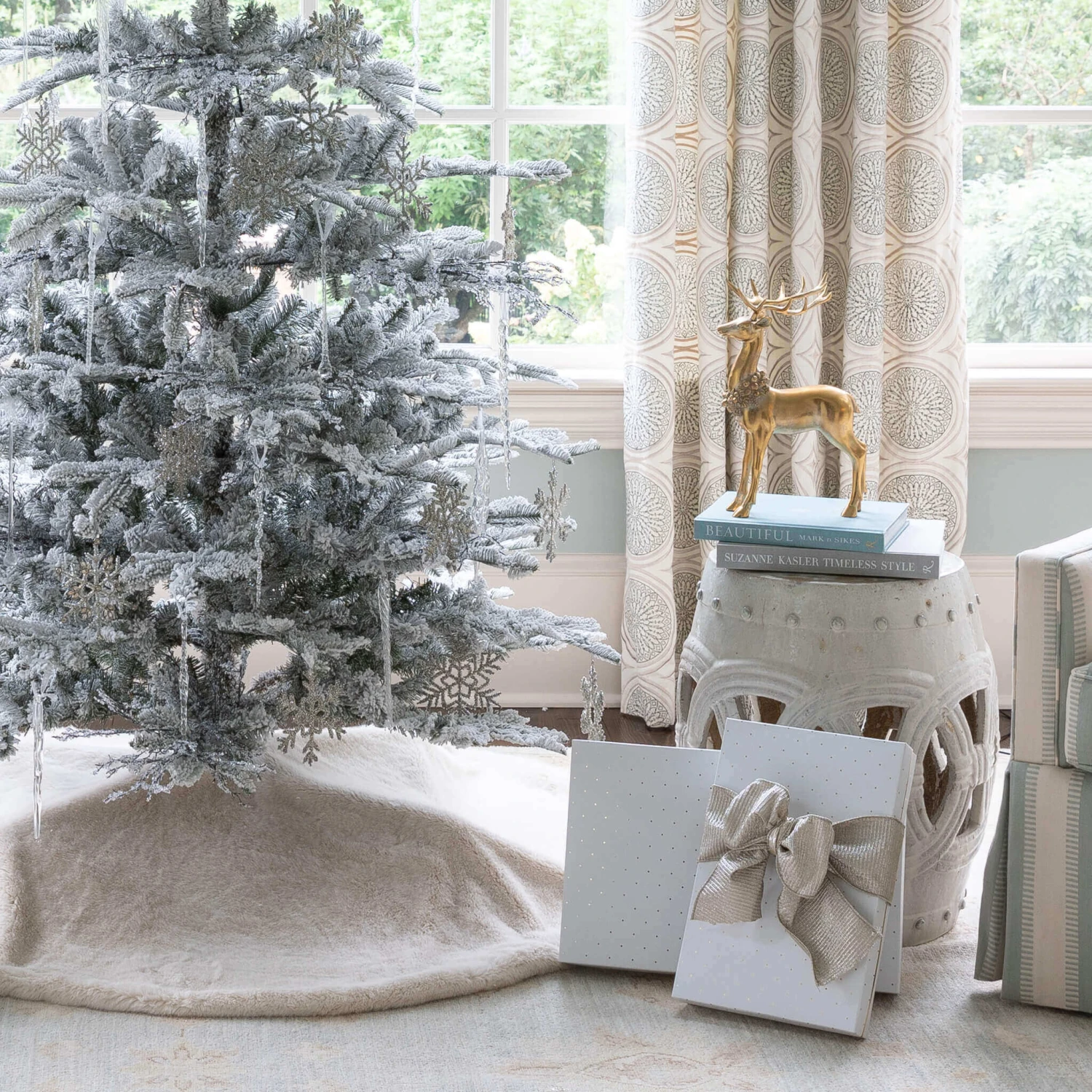 King Of Christmas Glass Icicle Ornaments (12 Pack) 3 King Of Christmas Glass Icicle Ornaments (12 Pack) - Image 3