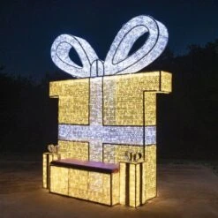 9.10' 3D Christmas Present - Photo Op Display 11 9.10' 3D Christmas Present - Photo Op Display -The King Of Christmas 3d 11028 c