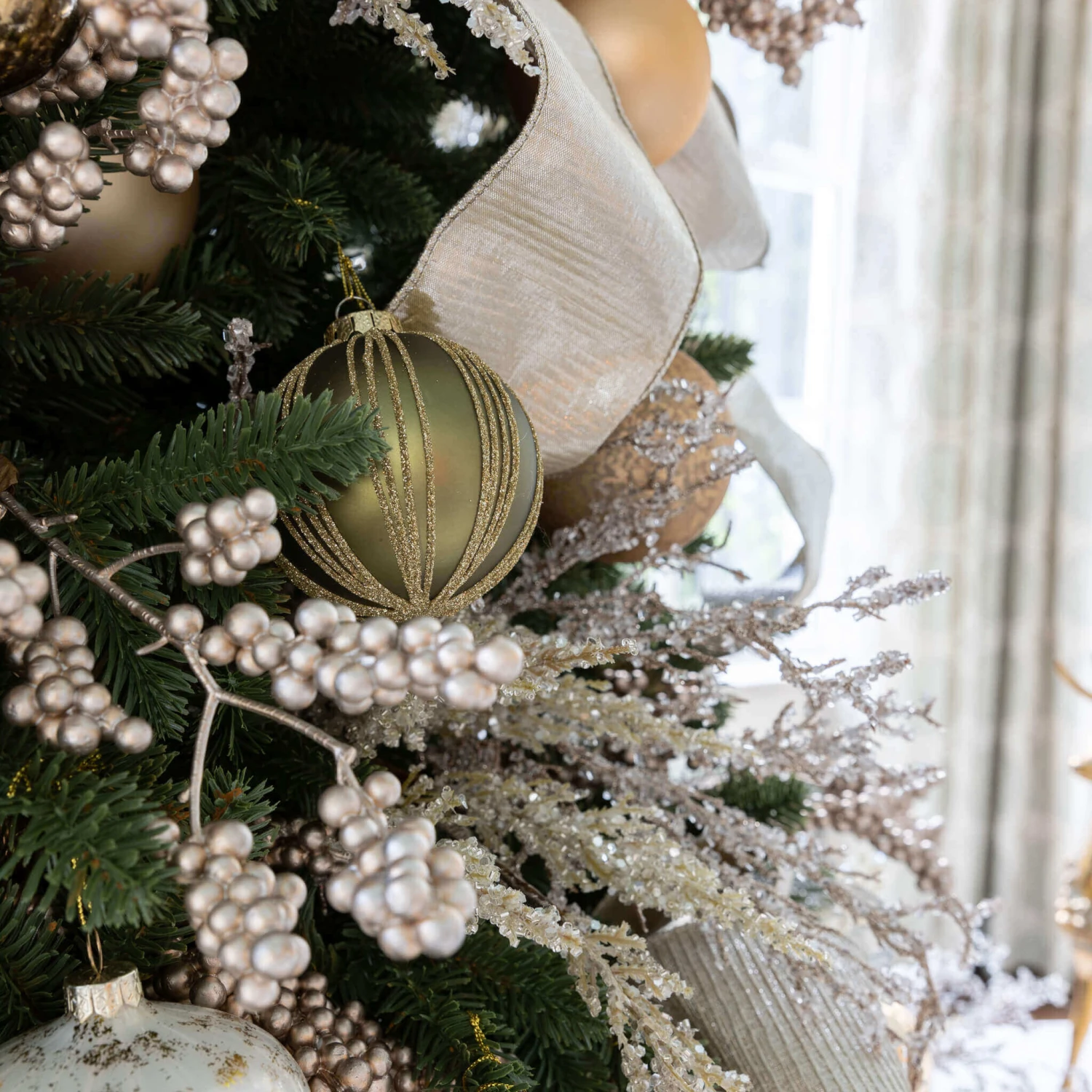 King Of Christmas Champagne Glitter Picks (12 Pack) 3 King Of Christmas Champagne Glitter Picks (12 Pack) - Image 3