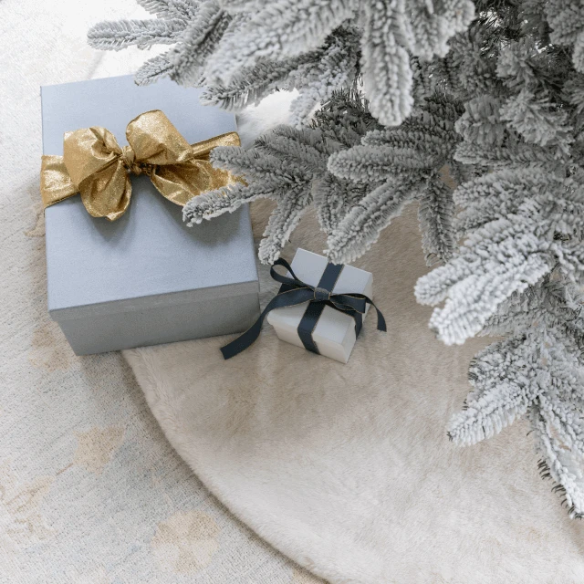 King Of Christmas 60" King Snow Faux Fur Tree Skirt 2 King Of Christmas 60" King Snow Faux Fur Tree Skirt - Image 2