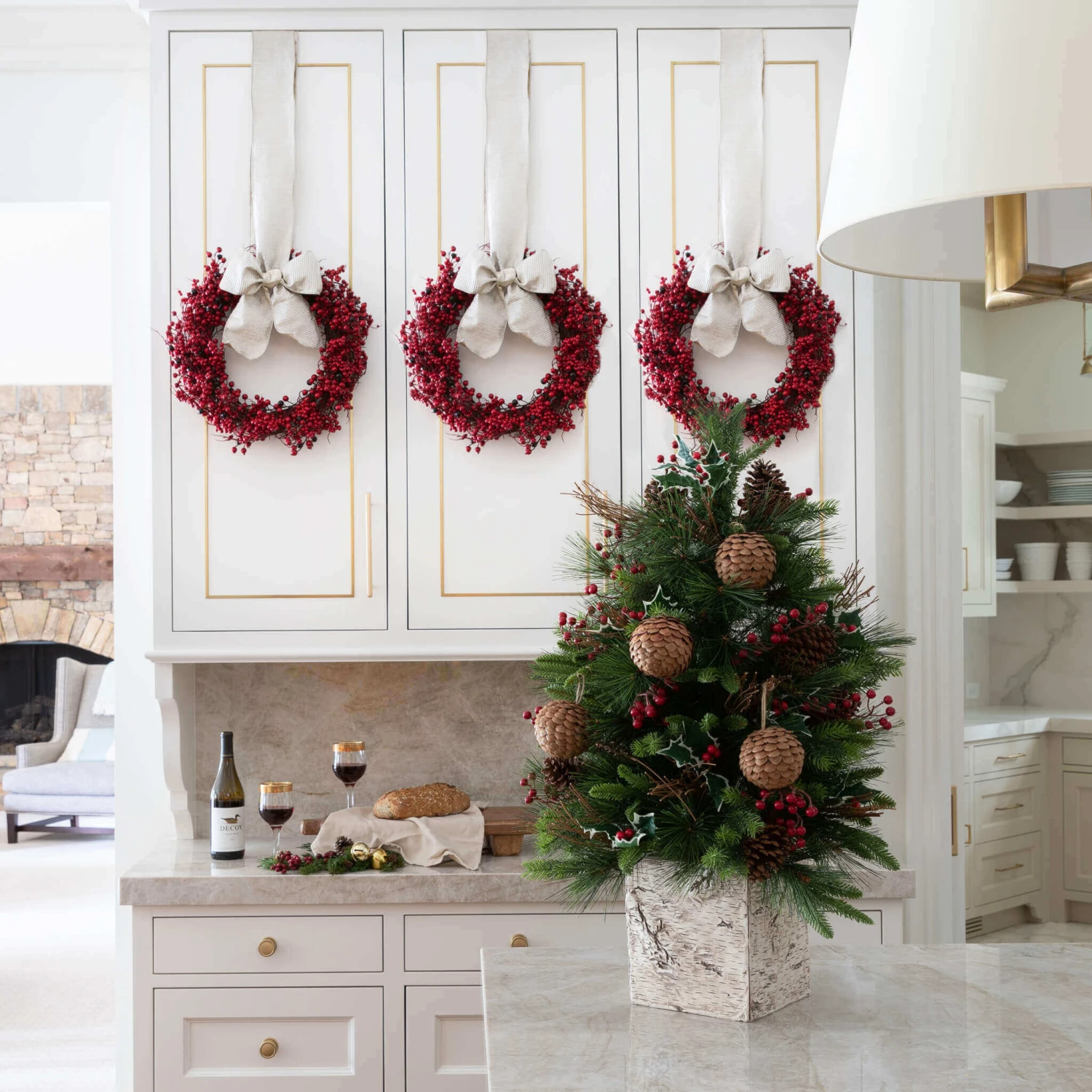 King Of Christmas Pine Cone Ornament (4 Pack) 2 King Of Christmas Pine Cone Ornament (4 Pack) - Image 2