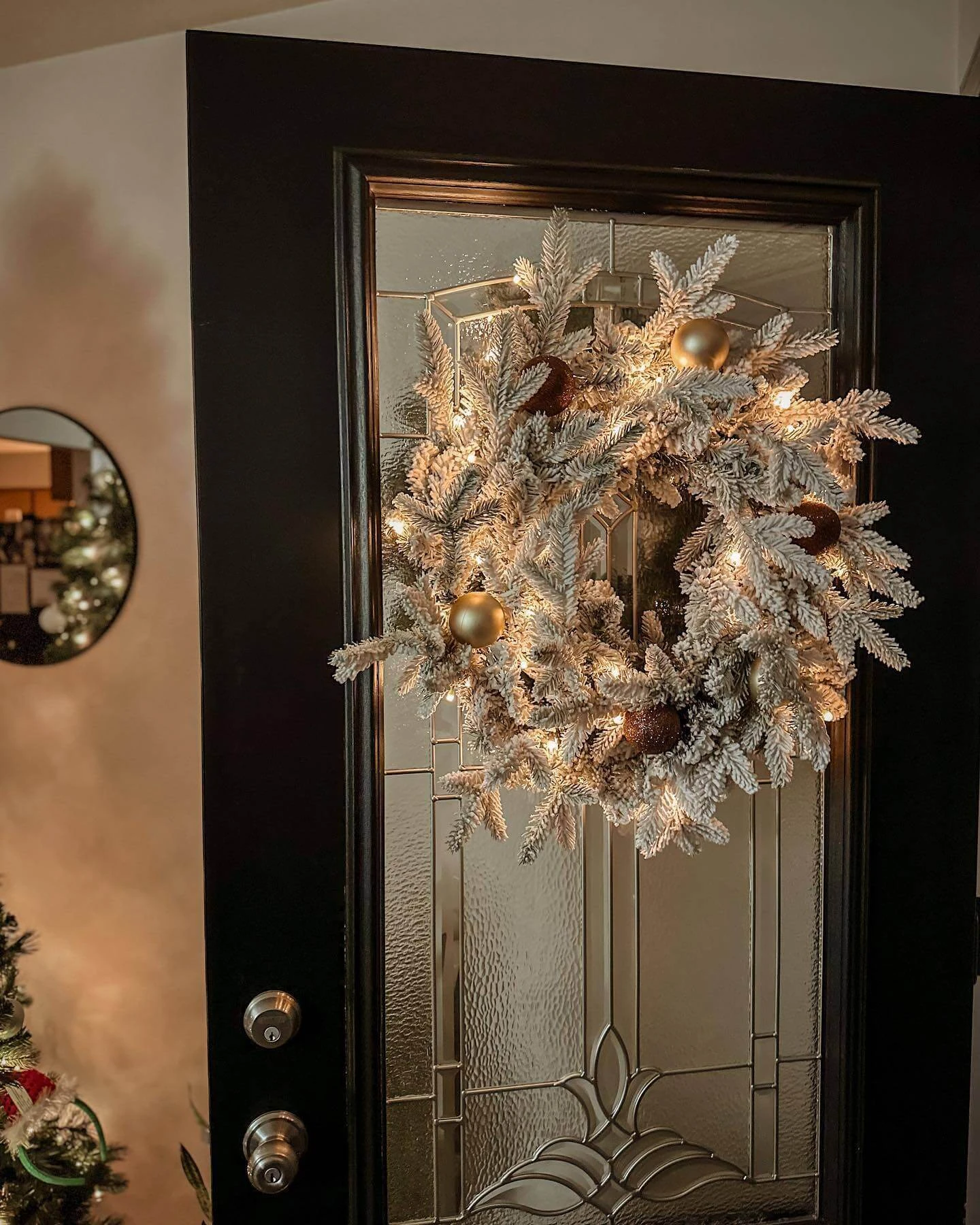 King Of Christmas 24" Queen Flock® Wreath Unlit 4 King Of Christmas 24" Queen Flock® Wreath Unlit - Image 4
