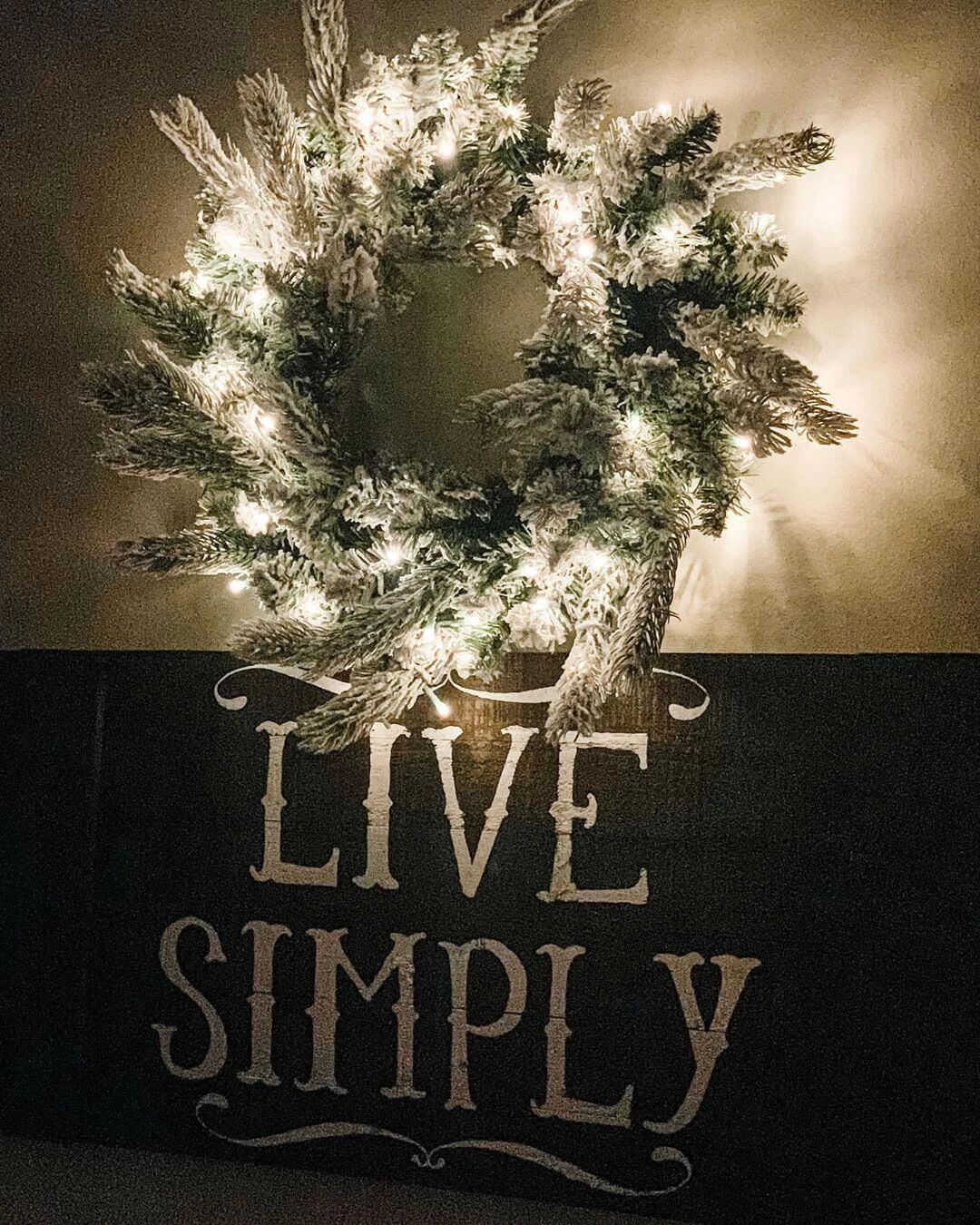 King Of Christmas 24" King Flock® Wreath With Warm White LED Lights (Battery Operated) 9 King Of Christmas 24" King Flock® Wreath With Warm White LED Lights (Battery Operated) - Image 9